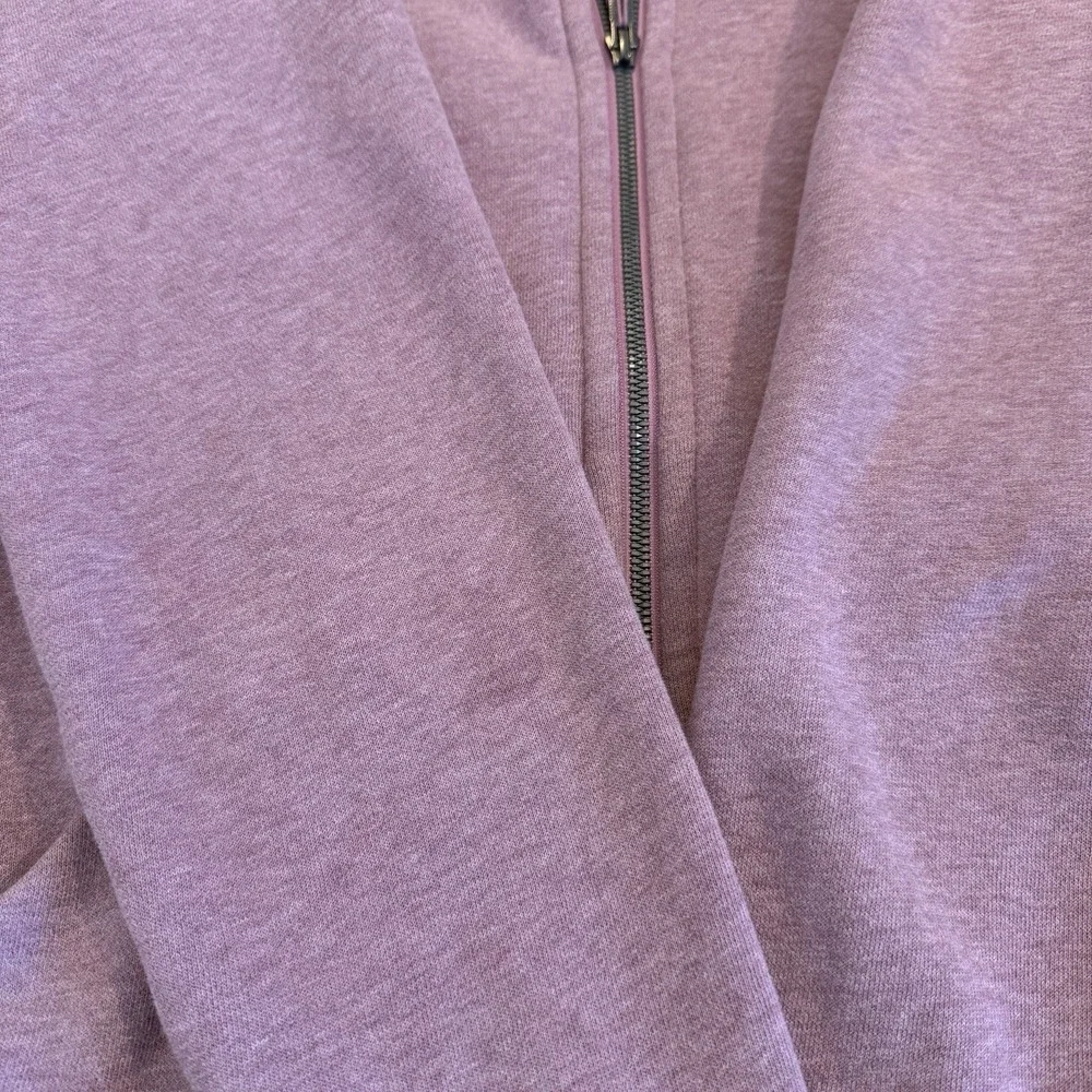 lululemon athletica nice sweatshirt